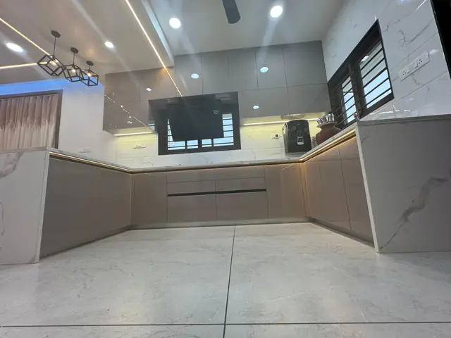 Beige handleless island kitchen with pendant lighting